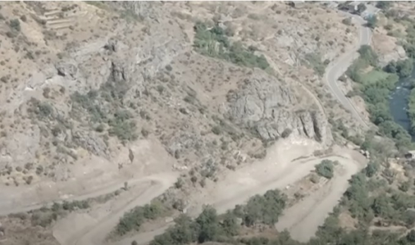 Տեղ-տեղ Ադրբեջան, տեղ-տեղ անդունդ. Որոտանում այլընտրանք են որոնում Գորիս-Կապան այլընտրանքային ճամփին (տեսանյութ)